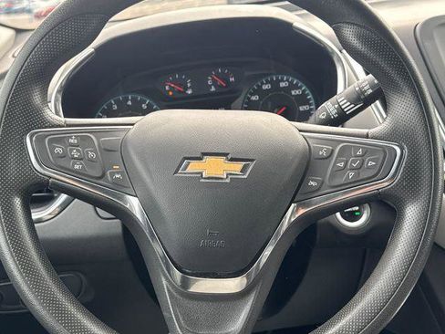 Used 2021 Chevrolet Equinox LS w/ LS Convenience Package image 17