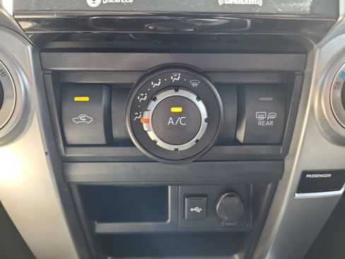 Used 2020 Toyota 4Runner SR5 AWD/4WD image 22