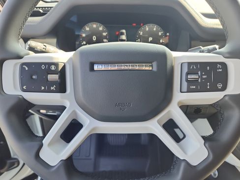Used 2025 Land Rover Defender 110 S image 16