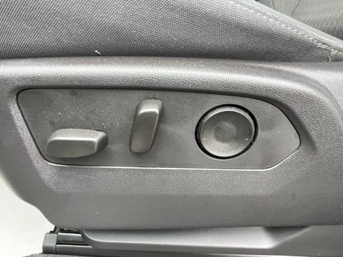 Certified 2024 Chevrolet Silverado 1500 Custom image 28