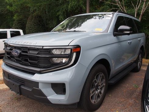 Certified 2025 Ford Expedition Active RWD image 4