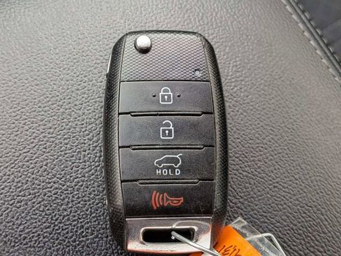 Used 2018 Kia Sorento L FWD image 25