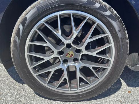 Used 2018 Porsche Macan Sport Edition AWD/4WD image 22