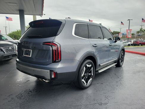 Used 2023 Kia Telluride EX w/ EX Captain's Chair Package image 12