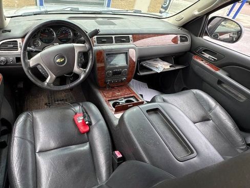 Used 2013 Chevrolet Avalanche LTZ RWD image 4