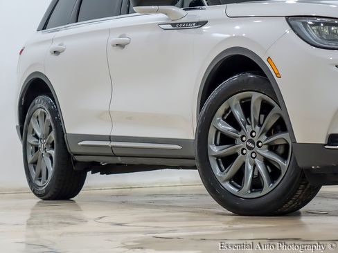 Used 2021 Lincoln Corsair Base AWD w/ Premium Package image 4