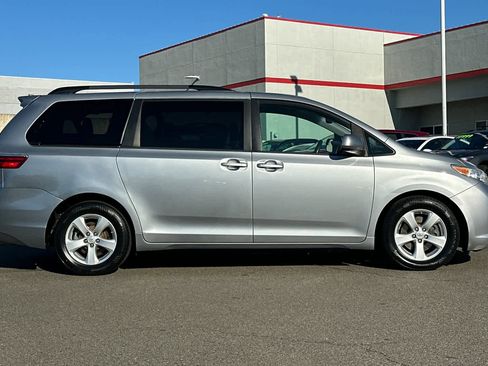 Used 2015 Toyota Sienna LE image 6