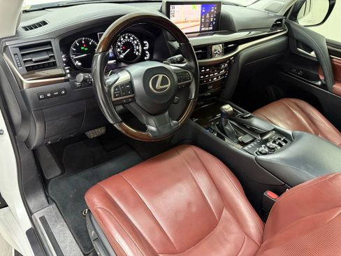 Used 2020 Lexus LX 570 4WD w/ 3rd Row & Luxury Pkg image 10