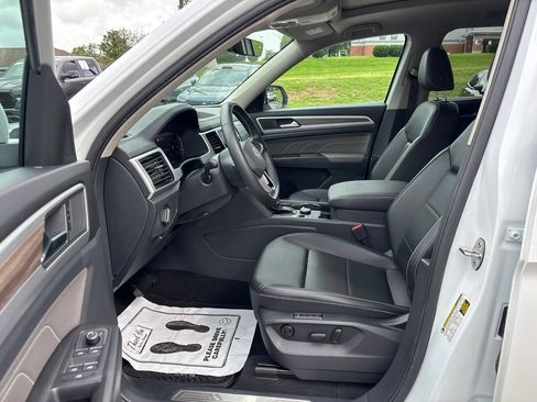 Used 2023 Volkswagen Atlas SEL AWD/4WD image 14