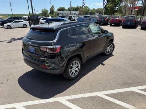 Used 2022 Jeep Compass Latitude AWD/4WD image 11