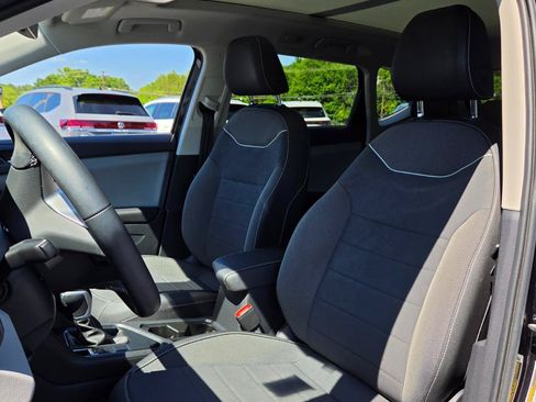 Certified 2023 Volkswagen Taos SE w/ Panoramic Sunroof Package FWD image 25
