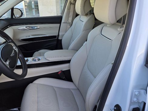 Used 2024 Genesis GV70 2.5T image 8