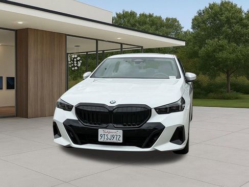 Used 2026 BMW 530i xDrive w/ M Sport Package AWD/4WD image 3
