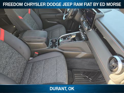Used 2024 Chevrolet Colorado Z71 w/ Z71 Convenience Package 2 AWD/4WD image 9