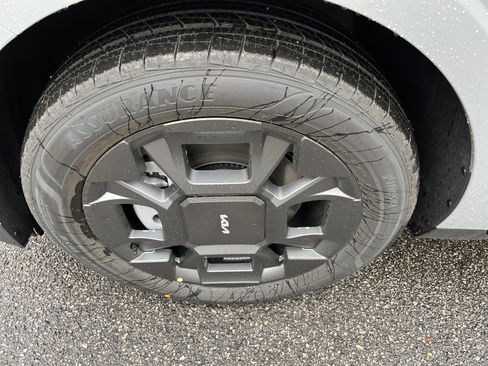 New 2026 Kia Carnival EX image 23