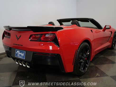Used 2019 Chevrolet Corvette Stingray Convertible w/ Carbon Flash Badge Package image 12