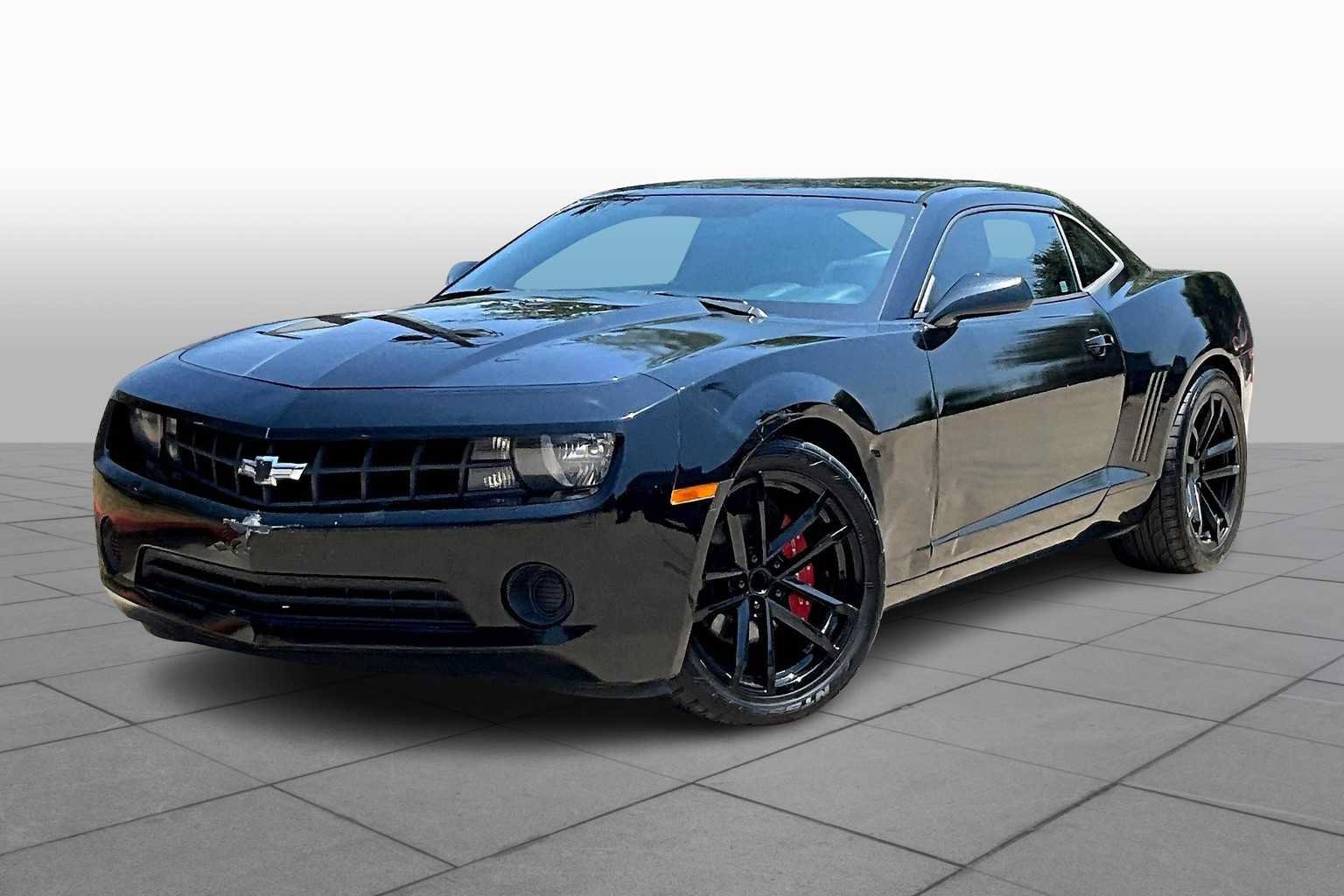 Used 2013 Chevrolet Camaro LS RWD image 3