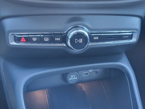 Certified 2023 Volvo XC40 Recharge Plus image 24