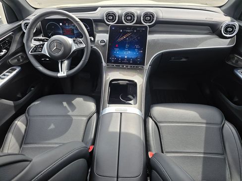 Used 2023 Mercedes-Benz GLC 300 4MATIC image 10