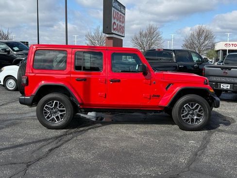 Certified 2025 Jeep Wrangler Unlimited Sahara AWD/4WD image 2