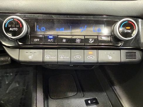 Used 2025 Hyundai Elantra SEL FWD image 34