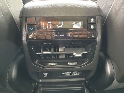 Used 2023 Jeep Grand Cherokee L Limited w/ Black Appearance Package AWD/4WD image 19