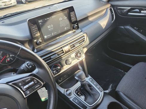 Used 2021 Kia Seltos S image 29