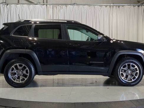 Used 2020 Jeep Cherokee Trailhawk w/ Cold Weather Group AWD/4WD image 11