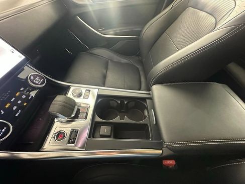 Used 2022 Jaguar XF R-Dynamic SE image 30