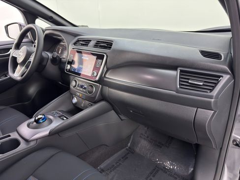 Used 2025 Nissan Leaf S image 13
