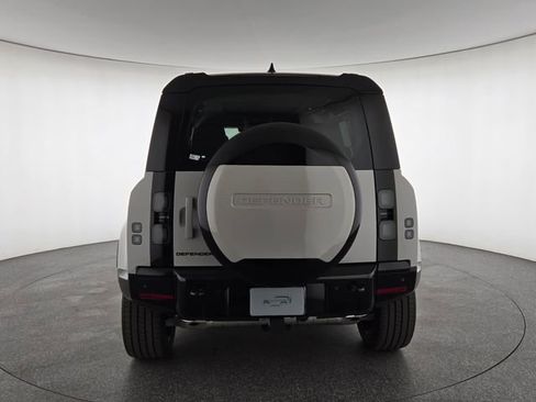 New 2026 Land Rover Defender 110 X-Dynamic SE image 7