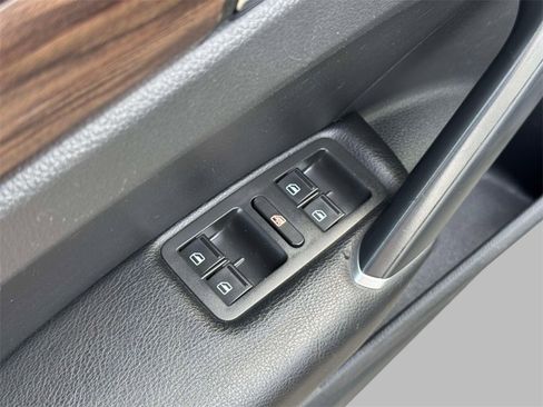 Used 2020 Volkswagen Passat 2.0T SEL image 21