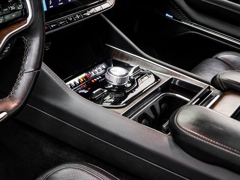 Used 2024 Jeep Grand Wagoneer L Base image 16