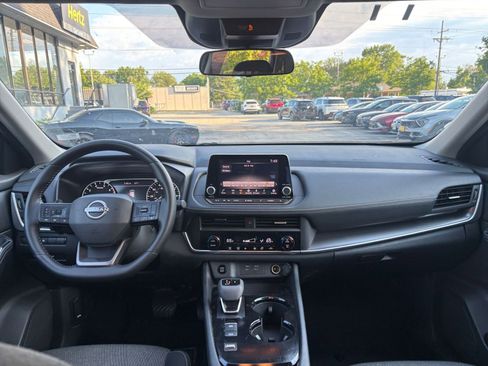 Used 2025 Nissan Rogue SV FWD image 35