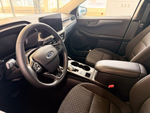 Used 2025 Ford Escape Active w/ Tech Pack #1 FWD image 3