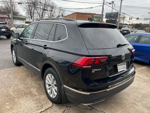 Used 2018 Volkswagen Tiguan SE w/ Panoramic Sunroof Package image 9