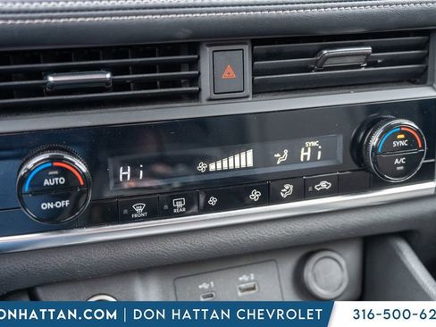 Used 2023 Nissan Rogue SV image 10