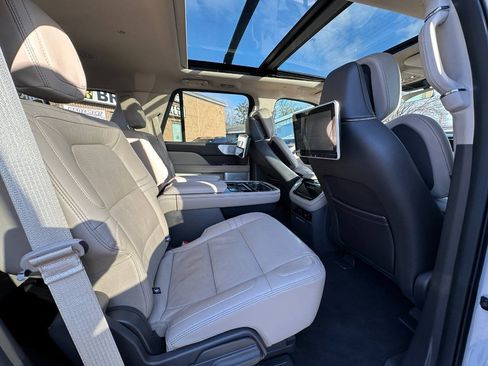 Used 2023 Lincoln Navigator Reserve AWD/4WD image 17