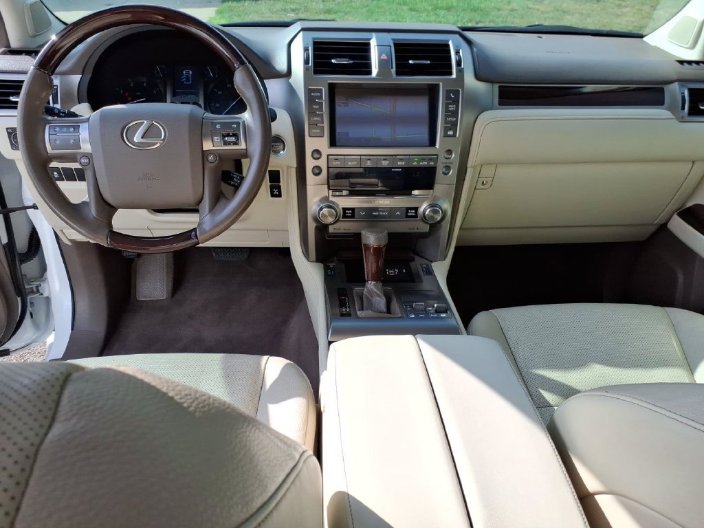 Used 2019 Lexus GX 460 Premium w/ Premium Package AWD/4WD image 13