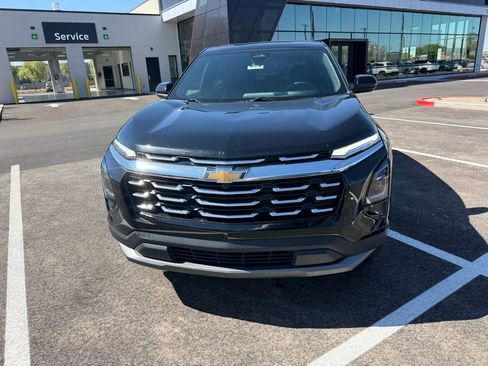 Used 2025 Chevrolet Equinox LT image 2
