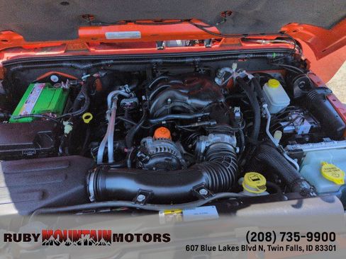 Used 2015 Jeep Wrangler Unlimited Rubicon w/ Dual Top Group AWD/4WD image 27