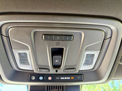 Used 2025 GMC Sierra 1500 SLT w/ SLT Convenience Package AWD/4WD image 32