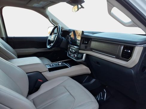 Used 2024 Ford Expedition Limited image 17