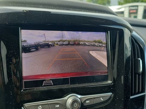 Used 2023 Chevrolet Traverse LT FWD image 16