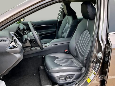 Used 2024 Toyota Camry SE w/ Convenience Package FWD image 8