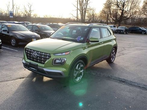 Used 2023 Hyundai Venue SEL image 1