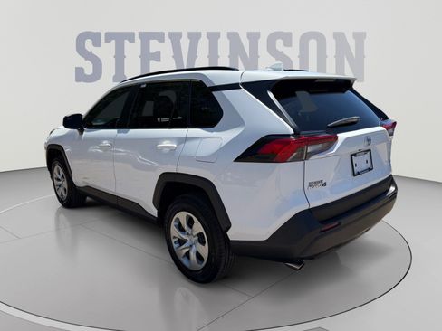 Used 2021 Toyota RAV4 LE AWD/4WD image 3