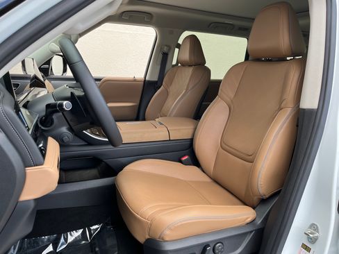 Certified 2026 INFINITI QX80 Luxe w/ Cargo Package AWD/4WD image 13