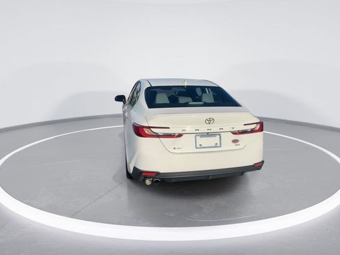 Used 2025 Toyota Camry SE image 7