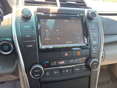 Used 2015 Toyota Camry XLE w/ Convenience Package FWD image 21